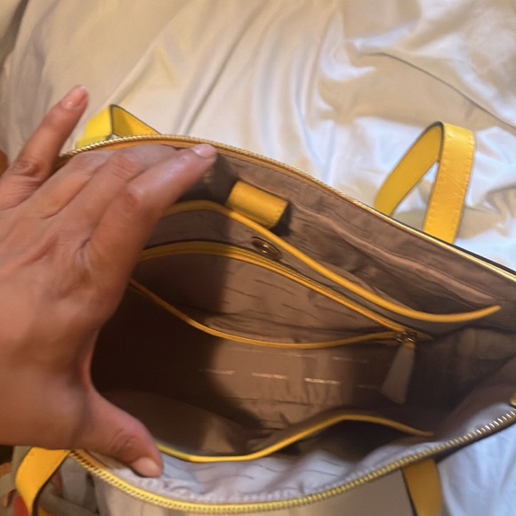 Yellow medium size MK tote bag. Gold details . Used. Great condition. - Picture 6 of 6